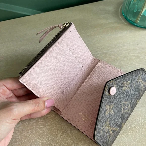 Louis Vuitton Victorine Wallet Monogram Rose Ballerine MI1138 - Picture 6 of 14